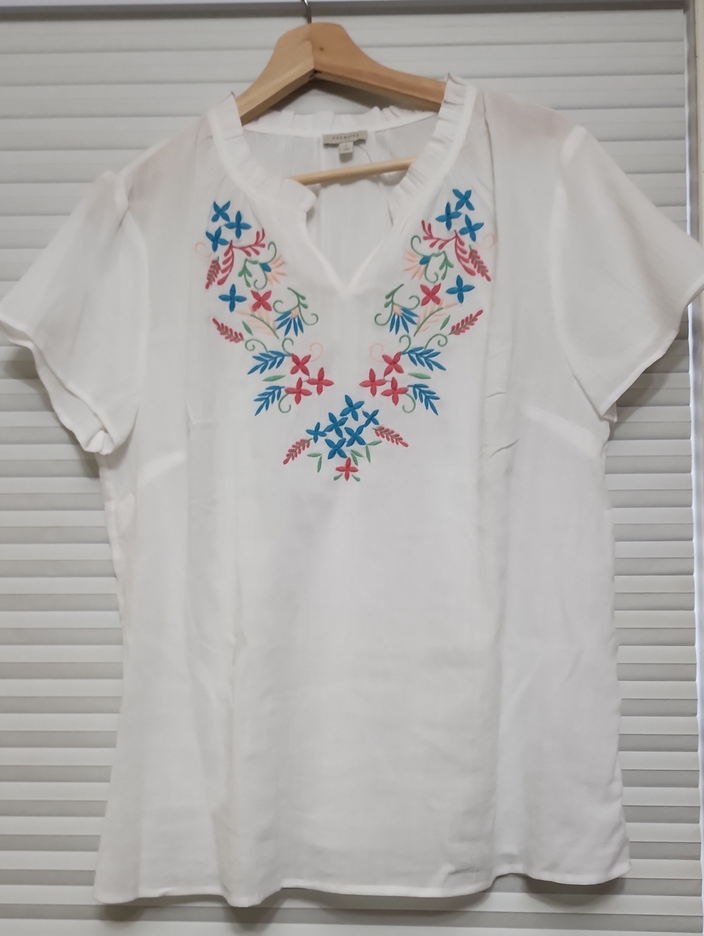 Talbot's 100% Cotton Gauze Embroidered Top Size Large